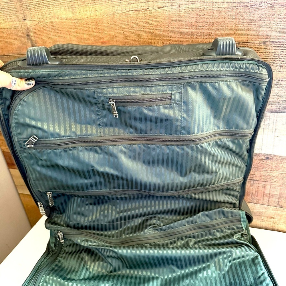 VTG 2241M3 Tumi Alpha 2 Wheeled Large Garment/Suitcase Travel Bag - Picture 9 of 16